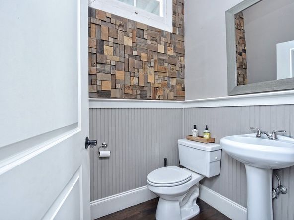 Quaint Retail or Office Stand Alone Building: 900 W 29th St, Austin, TX 78705